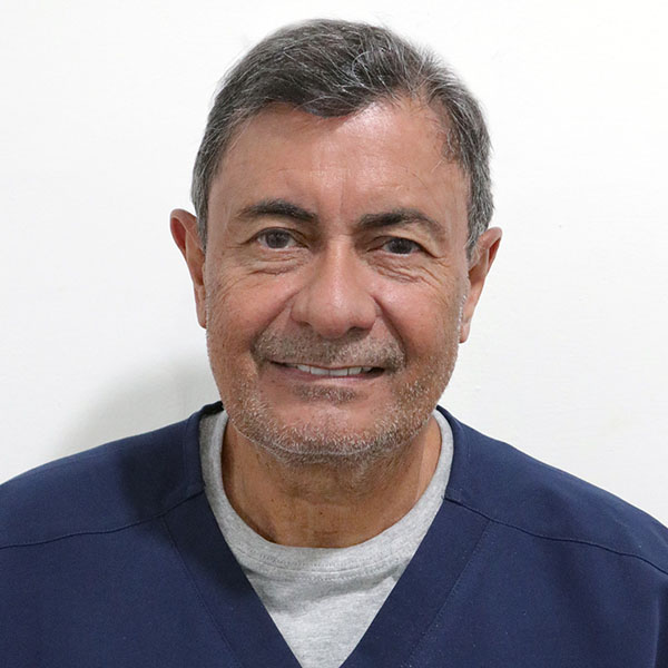 Dr. SÁNCHEZ R., NÉSTOR O. (63)